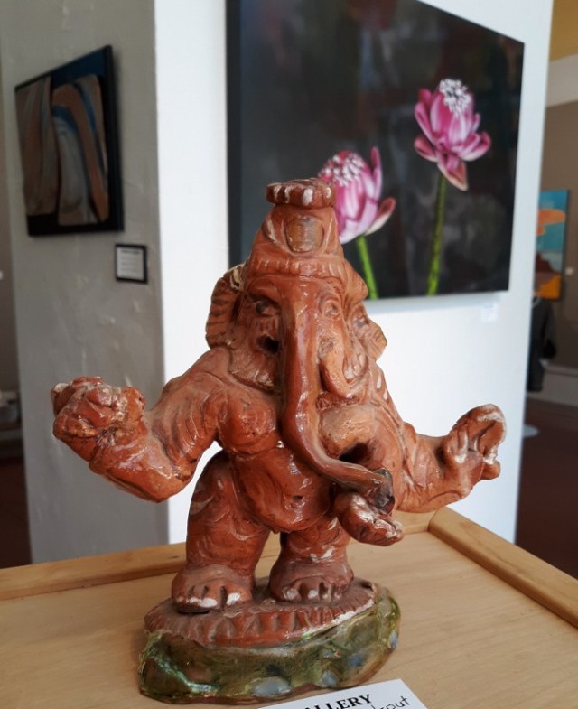 2_Ganesh_the_Hand-out_(c)_Betsy_Breault