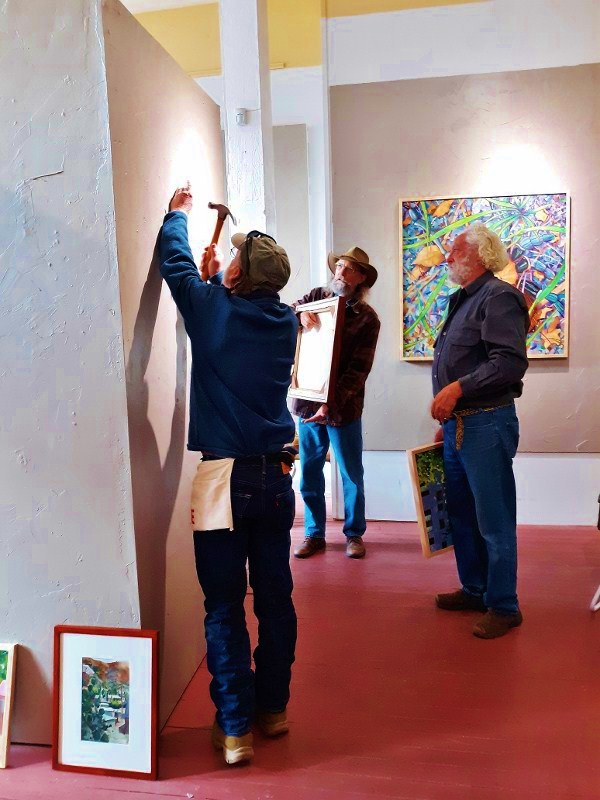 1_Hanging_Bovee_Show