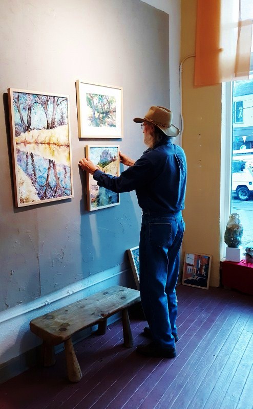 4_Hanging_Bovee_Show